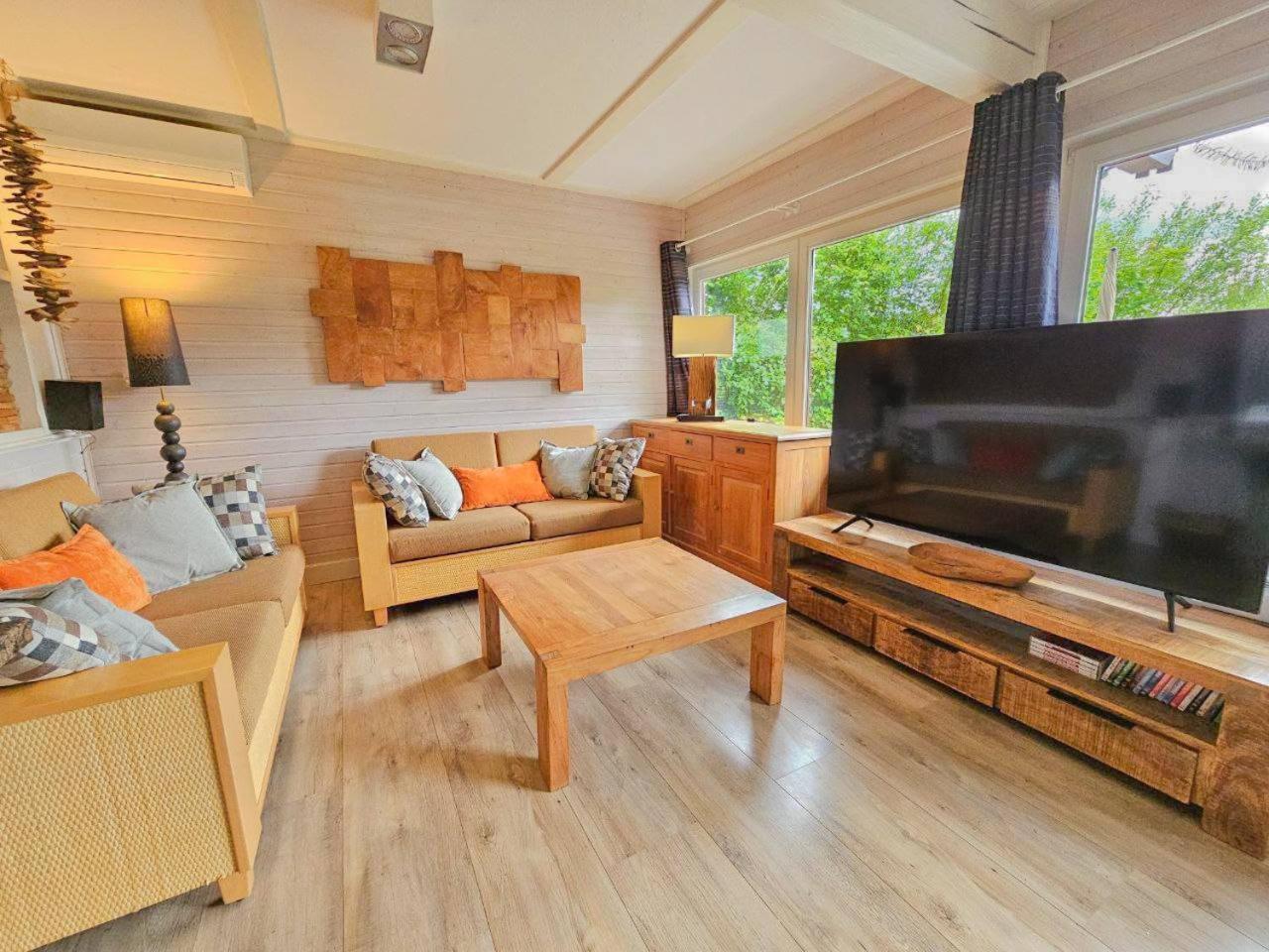 Ferienhaus "Gestiefelter Kater" Am See Im Bergland キルヒハイム エクステリア 写真
